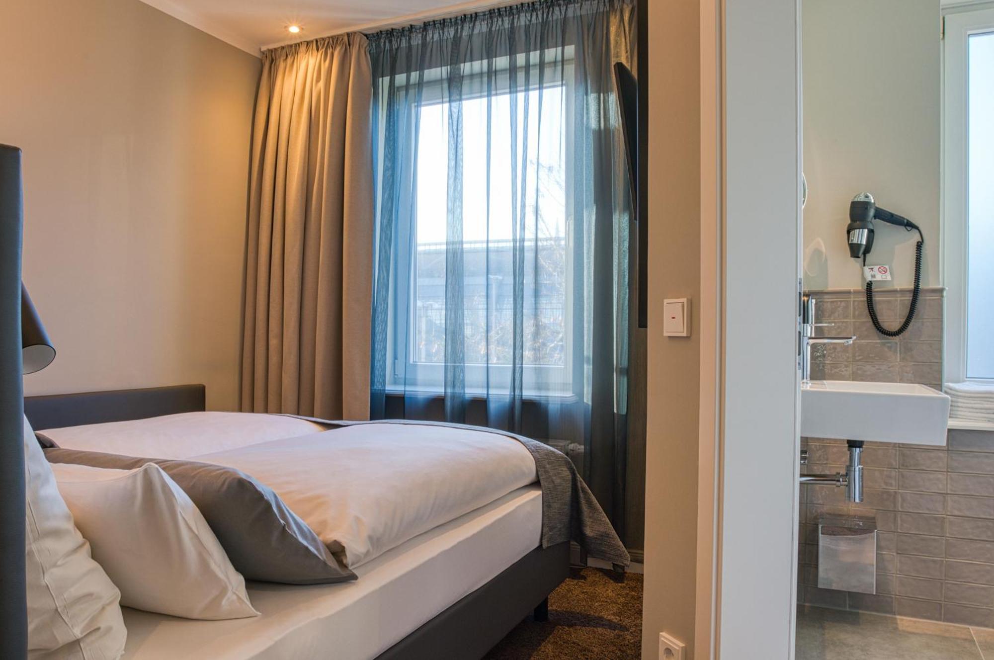 Standard Double Room,1277046637:JPEG